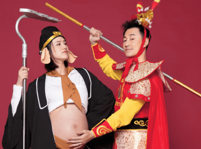 林峰|林峰喜得女儿，妻子大肚皮扮“猪八戒”乐坏网友：好有创意