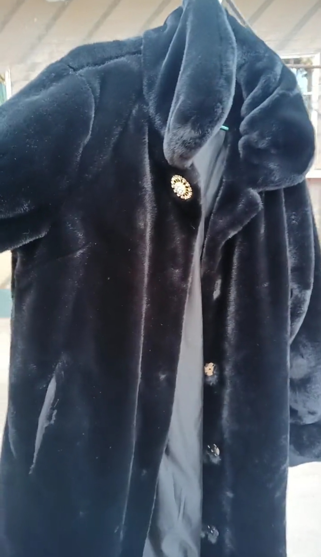 |83岁爷爷怕孙女冷，花289块在电视上给她买貂，网友：爷爷真时髦