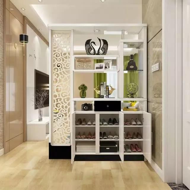 推门就是客厅,还怎么设计玄关?学学聪明人这样装,太明智了!