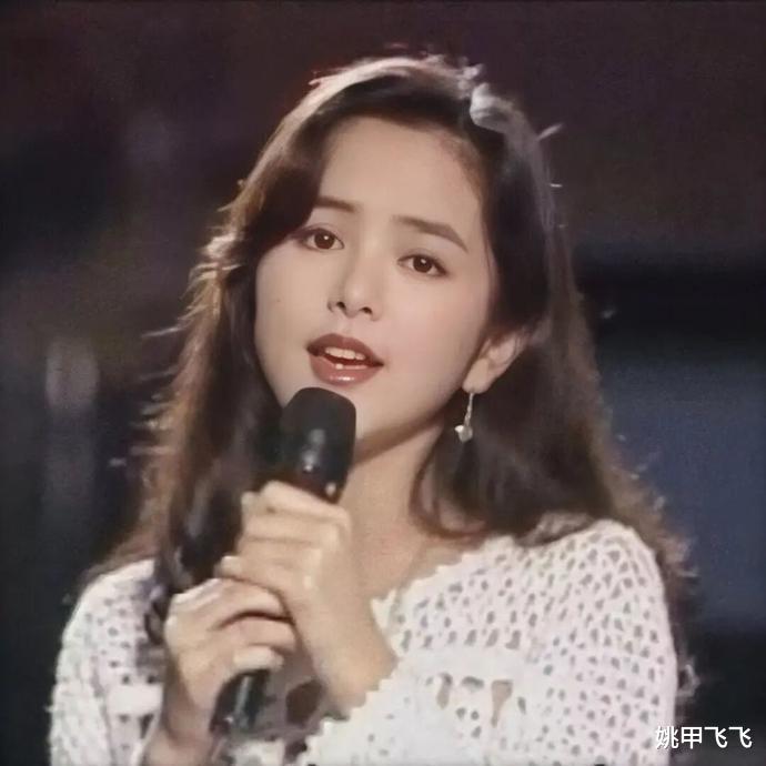 叶蕴仪|7位“灵气逼人”的女星，个个俏皮可爱，看到她们就想笑