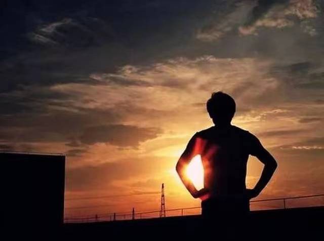 “一次几十，扫码付费”，女子给钱才让丈夫进卧室