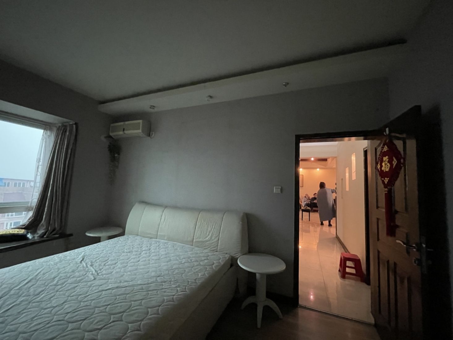 120㎡超大三居室，用克莱因蓝点缀，彰显独特时尚魅力