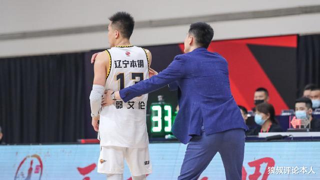 杨鸣|郭艾伦无缘MVP后，杨鸣也无缘最佳主教练，辽宁队竹篮打水一场空