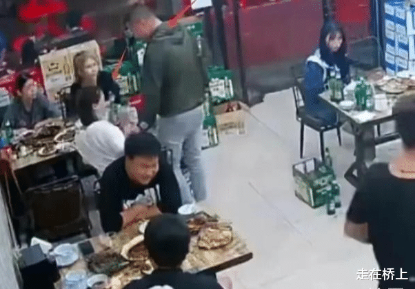 被殴打女生的身份背景很强大，完全在施暴者们意料之外