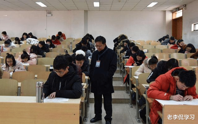 大学|男生在床上学习，没成想“上半身”突然火了，网友开始争做室友
