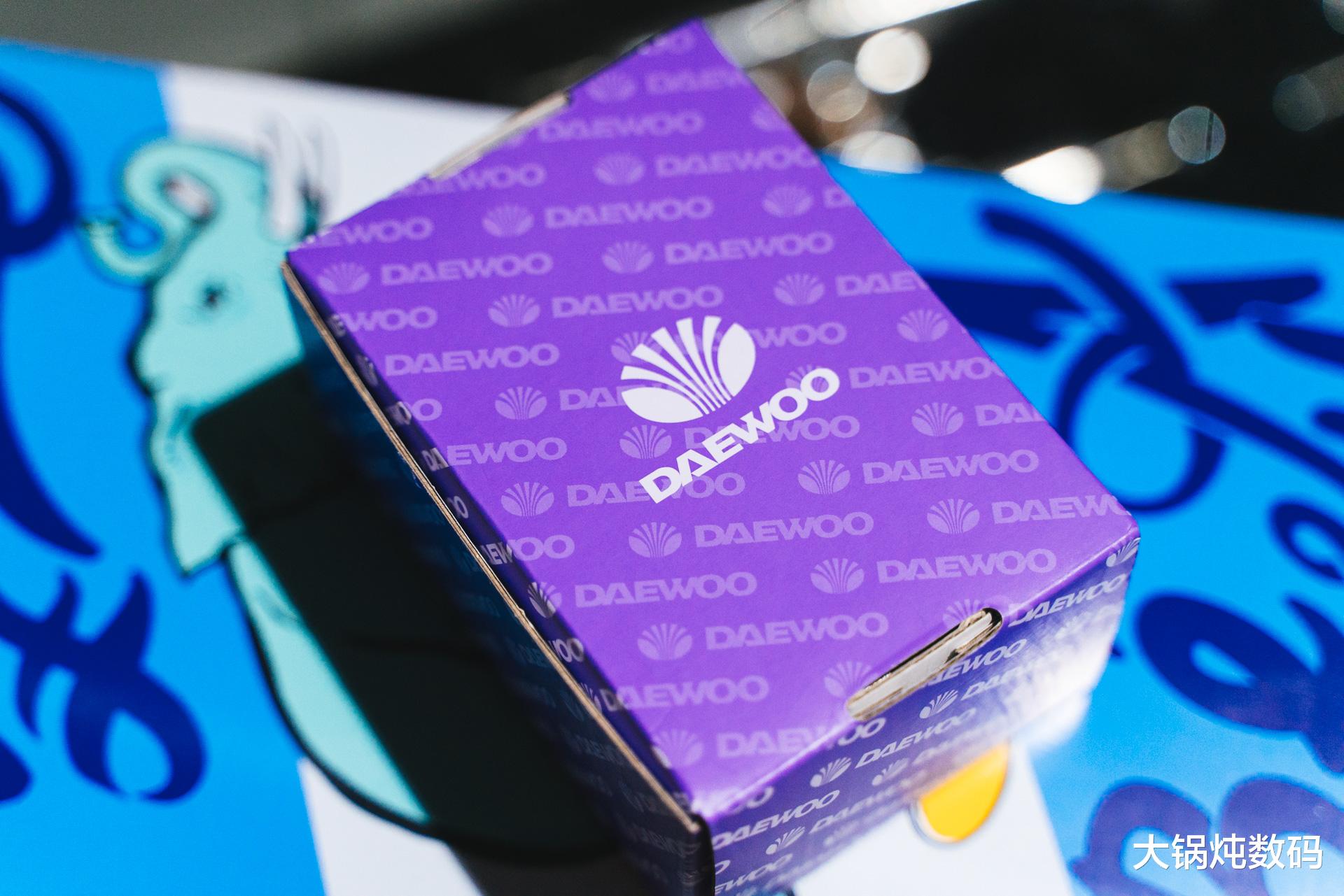 夏日外出必备降温神器——大宇挂脖风扇