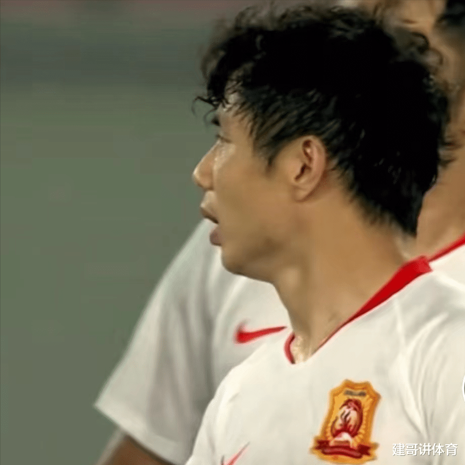 蒿俊闵|前鲁能队长令人唏嘘，有合同没球踢，通过踢野球保持状态