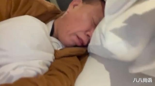 万梓良|万梓良近况曝光，咳嗽不断说话模糊不清，前几天庆生还大佬范十足