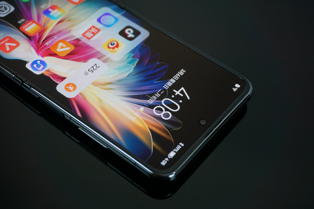 华为p50|华为P50 Pocket：心动不止一面，镜像间感知视界流转