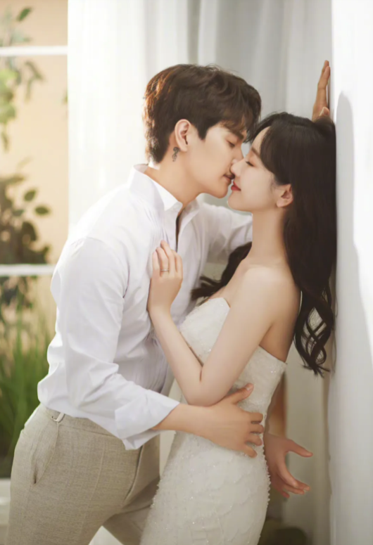 张檬|古装女神，33岁晒与老公的婚纱照，浪漫如偶像剧，网友：期待婚礼