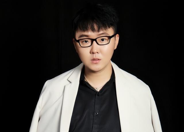 网红调侃“唐山被打女子”,引发热议,发声道歉,并自曝互殴往事