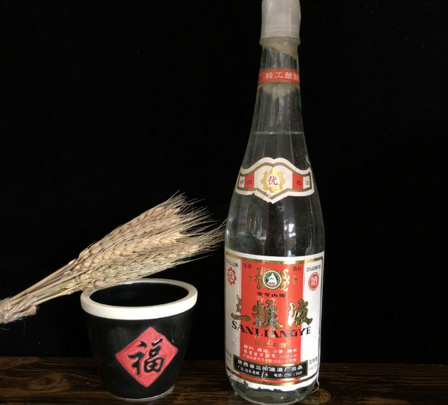 国内4款白酒,老酒友爱不释手,却遭年轻人嫌弃!其中你喝过哪些