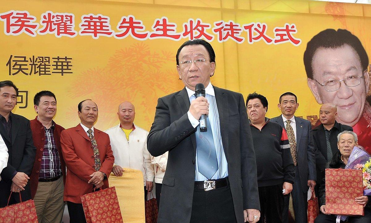 何云伟|侯耀华收何云伟了吗？知情者说差一个摆知仪式，何云伟算口盟弟子