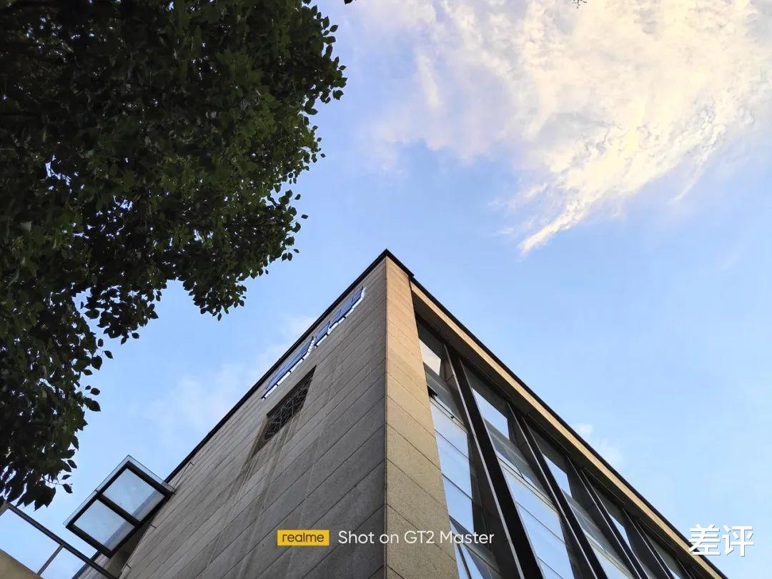 裁员|realme这款新机,卖得比小米还便宜?