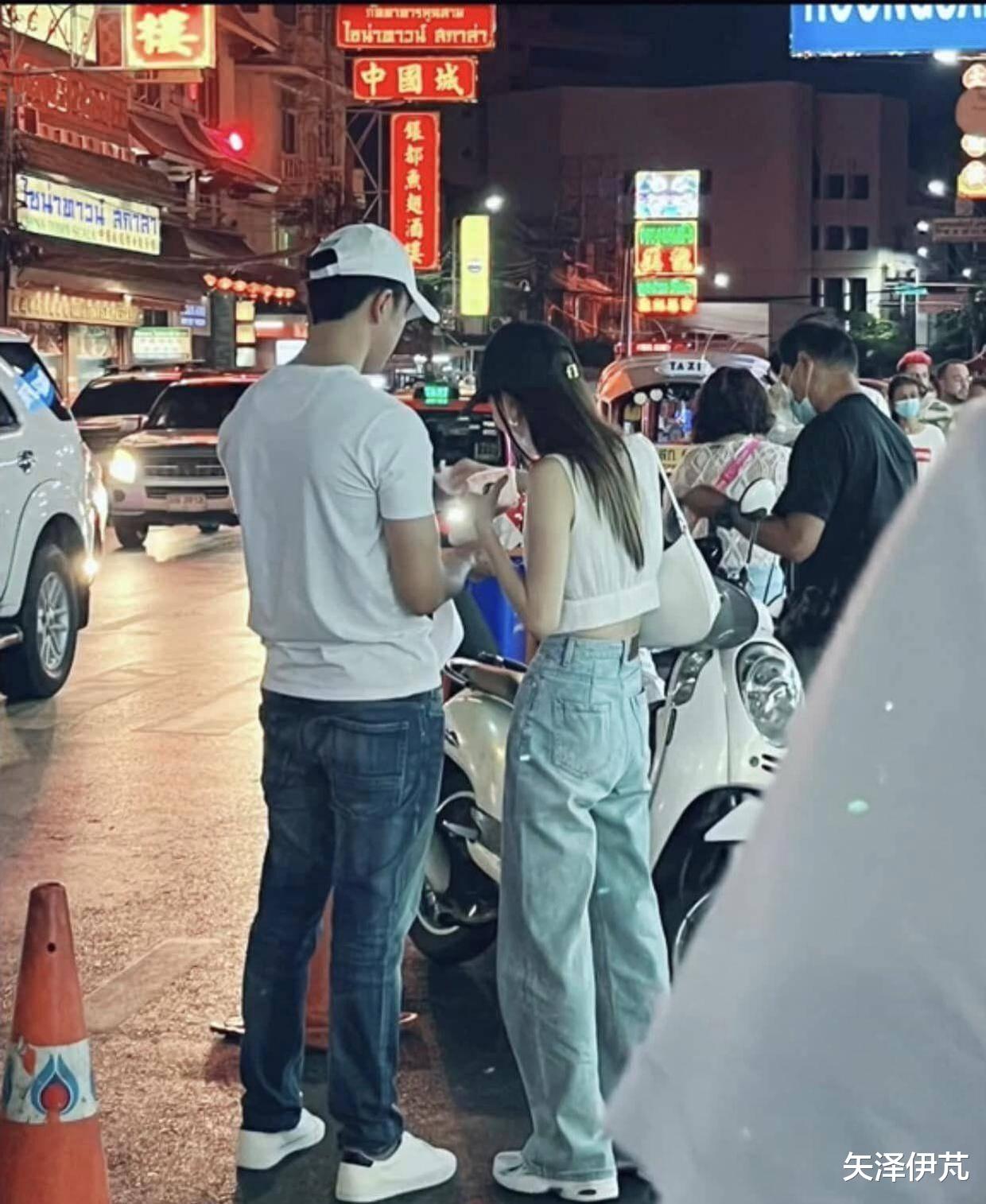 电影|偶像剧照进现实!国外顶流女星被男演员公开告白,5年友情变爱情