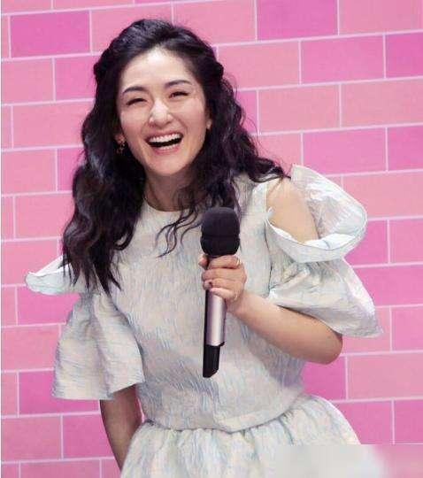 谢娜|《快乐大本营》的消亡史：傲视群雄十几年，最终来不及说声再见