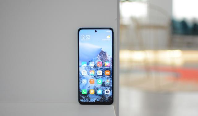 电池|新年最适合送老人的4款千元机,性能强电池大,价格也很亲民