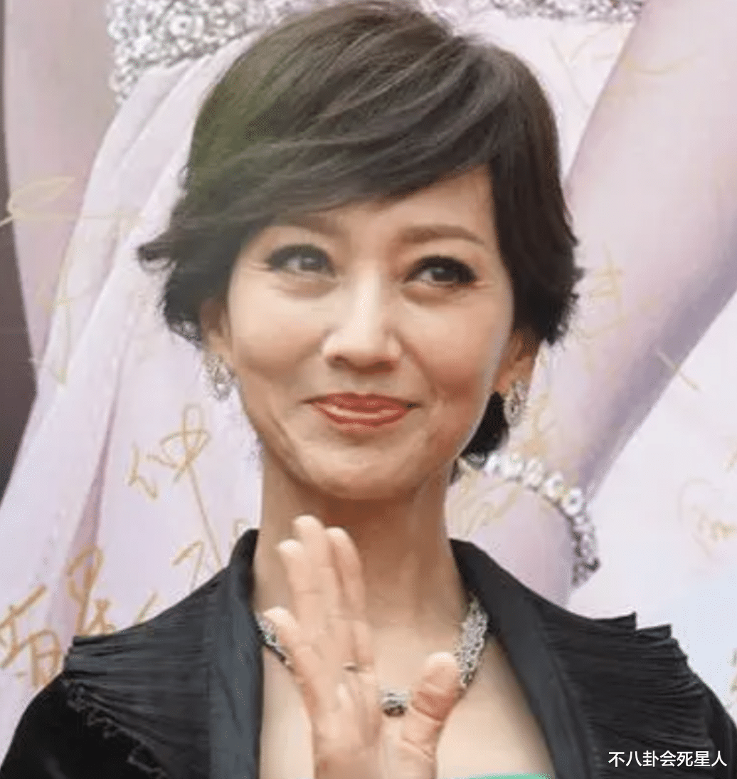 温碧霞|7位港圈女神现状：发福油腻装少女，整容脸蛋全靠p，个个都垮了