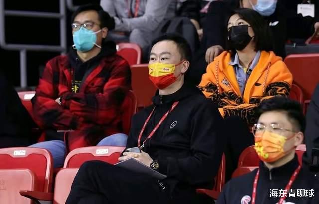 广东男篮|威姆斯兑现季后赛诺言，刘维伟带领全队观战广东队，全程脸色沉重