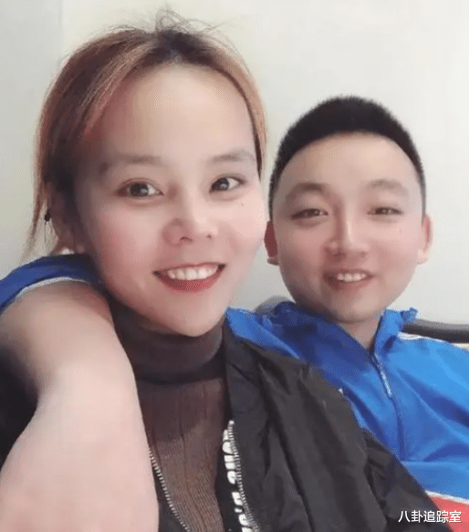 姚策|新男友?熊磊晒视频怀念姚策,挽陌生男子胳膊,网友:俩都占着