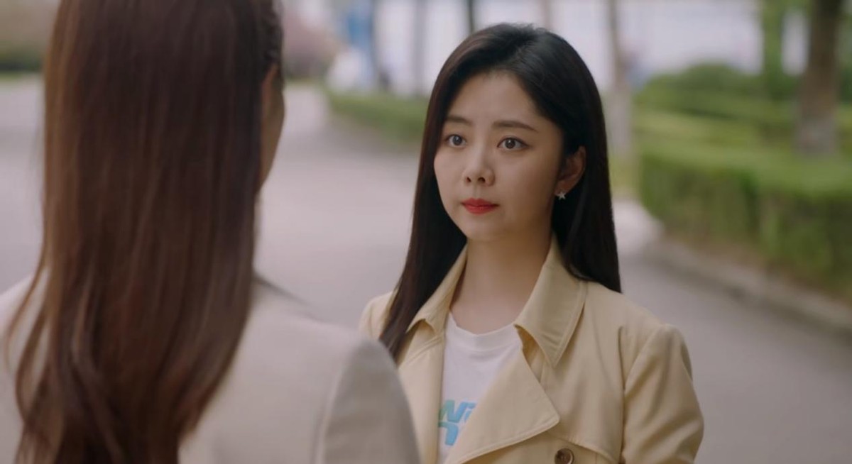 谭松韵|《总监》主演发文告别，谭松韵评论区哭倒一片，林更新让我笑出声