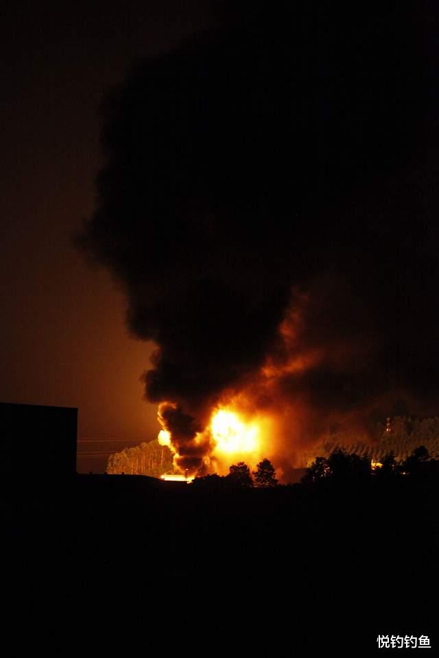 船员|那年船行至伊朗港口，我们这些海员火海突围，最后靠钓鱼求生……