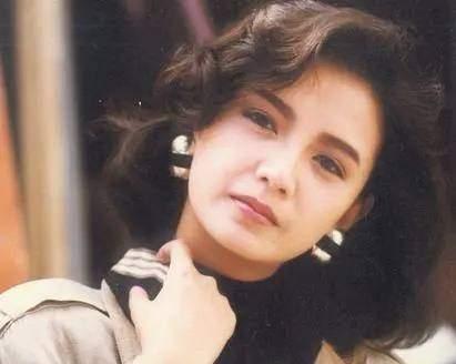 曾华倩|一代女神曾华倩，儿子身高近2米，当单亲妈妈多年至今单身