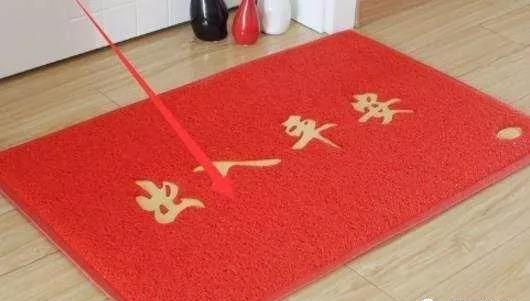 |门口不要出现这3种东西，家宅难安，财不进家，子孙坎坷，神仙都救不了你！