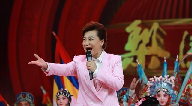 梨园春|戏曲类综艺老大哥《梨园春》忘了初心，搞起了名人效应却弄巧成拙