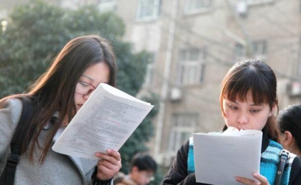 政审|因父亲有污点，孩子考公务员被淘汰，如此“连坐”是否公平