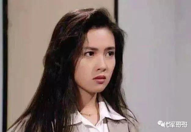 李丽珍|一代女神李丽珍：经历多段混乱情史，如今56岁却还是单身