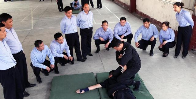 兽医|体制内有3个冷门岗位，平均工资比较高，学历只要大专起步！