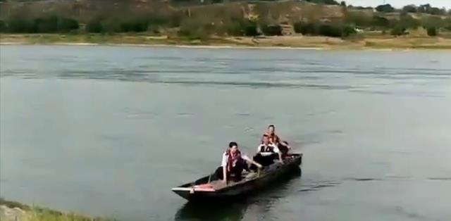 |重庆男子带5岁娃野泳,爸爸救子沉水失踪,孩子望着江面一言不发