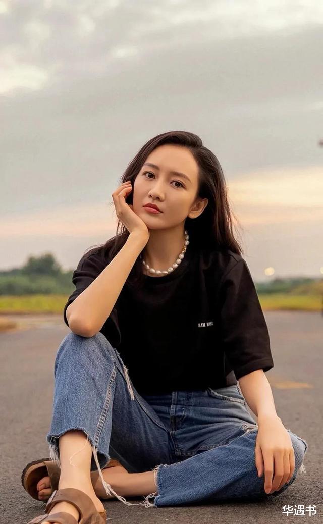 王鸥|王鸥:从小被妈妈抛弃,66万送同母异父的妹妹出嫁,41岁仍未婚