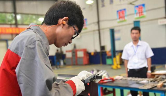 医疗器械|“宁选烂高中，也不上技校”，两者有啥差距？答案或许跟想的不同