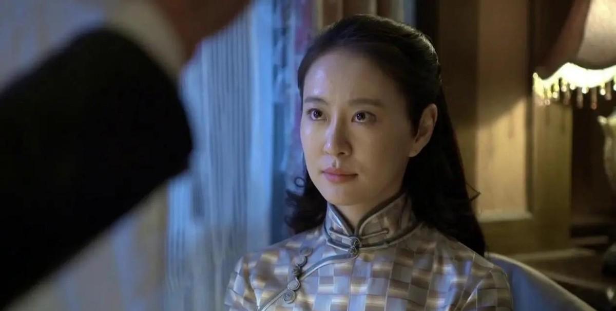 伪装者|再看《伪装者》才知：为何明镜第一次见到程锦云就说她怪怪的