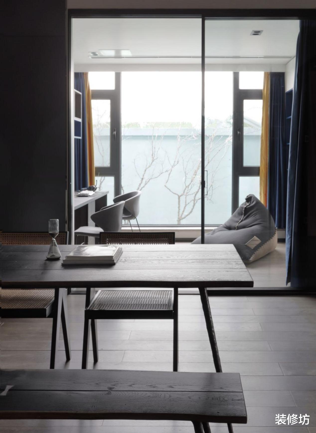 双环绕型设计,浴缸旁边还有超大玻璃窗,享受陪伴带来的美好