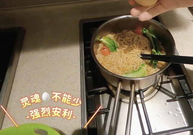 郑恺|郑恺老婆晒隔离日常：豪宅内搭帐篷看夜景很惬意，1岁女儿罕露面