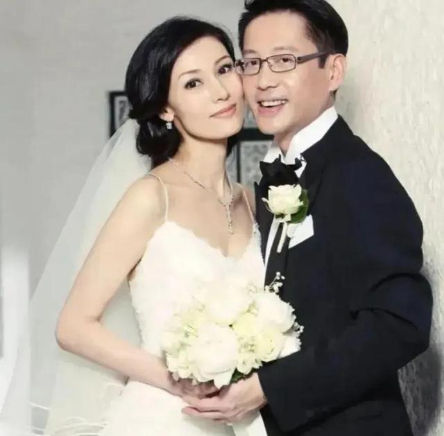 李嘉欣|网友评李嘉欣婚姻不如章泽天3原因：老公弱，前任损，嘴上不吃亏