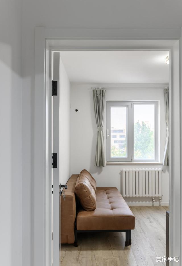 越来越多人不吊顶,不做背景墙,看看她家,明亮宽敞,以后照着装