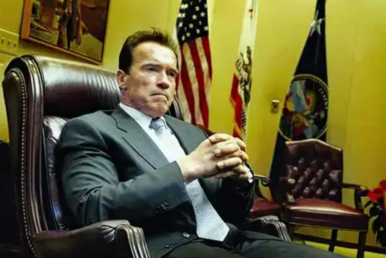 阿诺德·施瓦辛格|施瓦辛格：出轨自家保姆，暗度陈仓20年，不料私生子长得太像自己