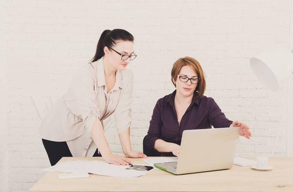 净利润|经常坐在办公室,又想减肥怎么办?这4个办公室减肥操,实用!