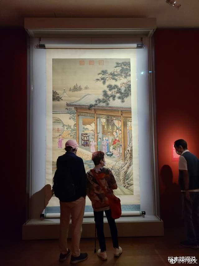 许冠文|80岁许冠文携妻子外出，夫妻同框差距明显，78岁弟弟许冠武随行