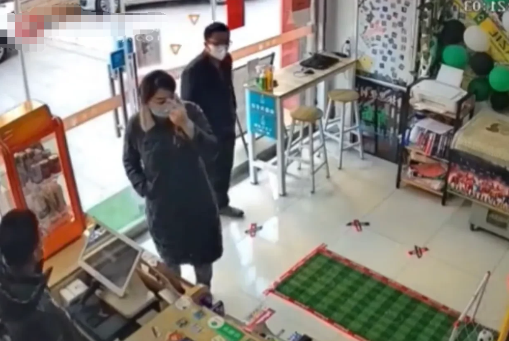 干部要求关店被拒撂狠话你等着,事后把店关了,黑社会般执法服务
