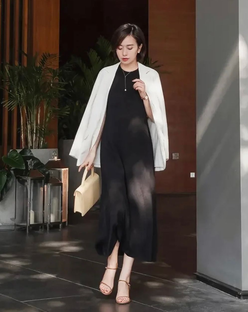 长裙 建议过了50岁的女人：不穿艳装，不戴金器，不留长发，老了也优雅
