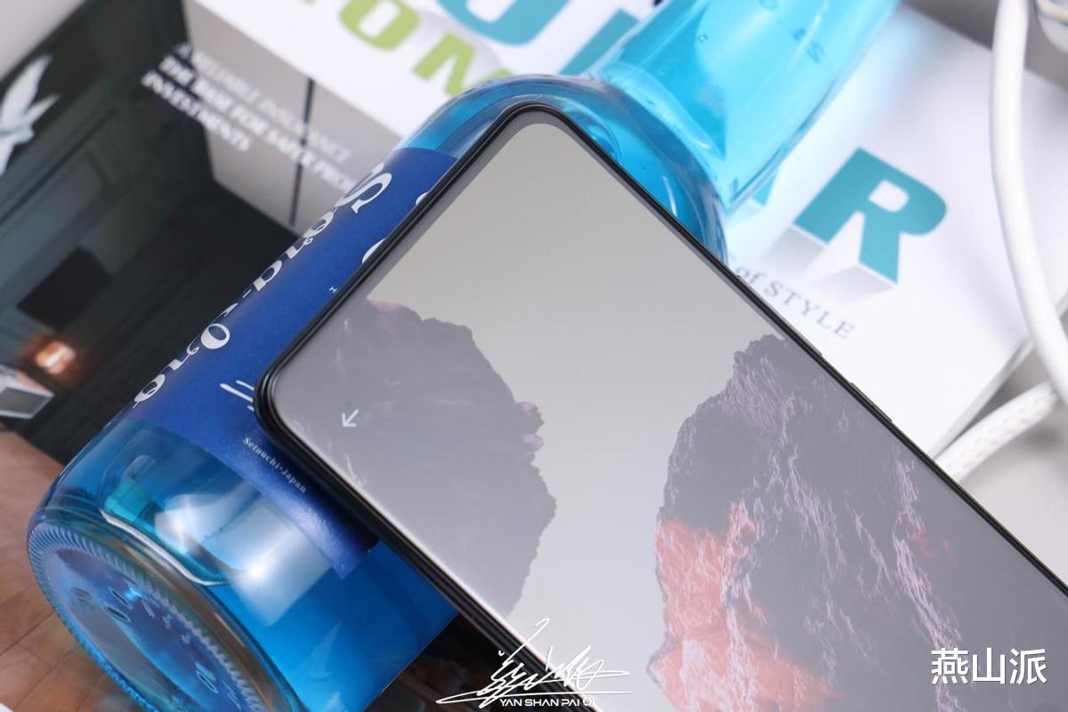 千元屏下摄像头手机中兴Axon30S体验:这全面屏起码够iPhone追5年