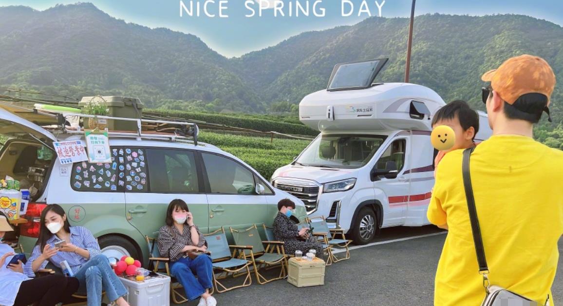 李思思|央视李思思抓杠悬垂前进！穿紧身衣无一丝赘肉，手臂纤细满脸轻松