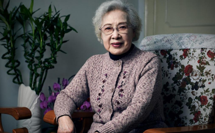 秦怡|秦怡:婚姻坎坷,照顾残疾爱子41年,如今100岁依旧优雅美丽