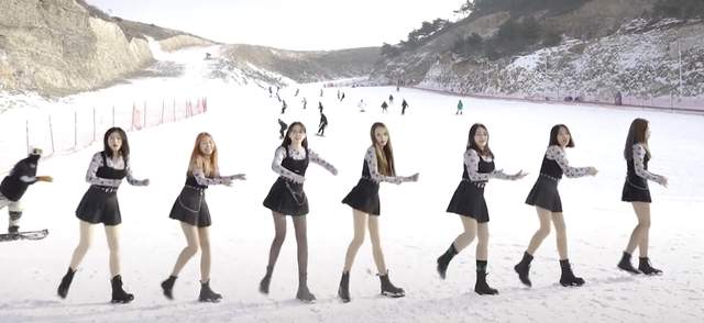 热舞|7位网红滑雪场穿短裙热舞，公然挡道两人被撞翻，自导自演引争议