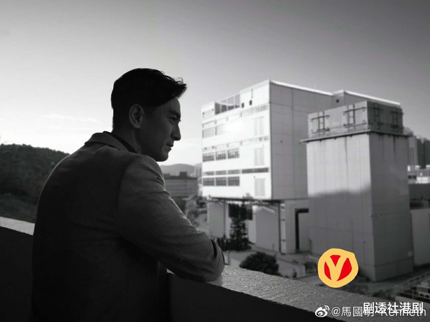 聚会|“铁马家族”聚会为视后提前庆生，成员五缺二，视帝被指重色轻友